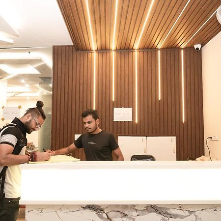Holy Land Hotel Varanasi Bagian luar foto