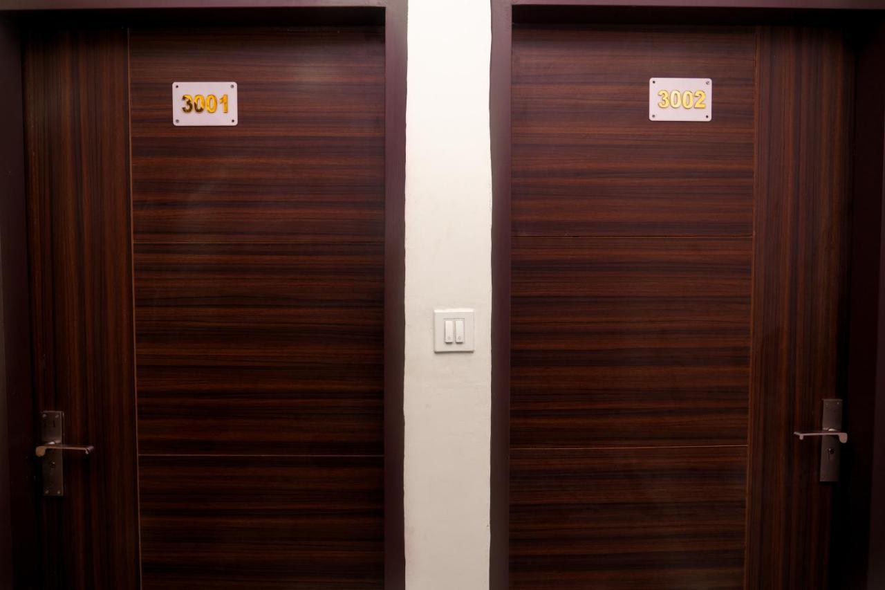 Holy Land Hotel Varanasi Bagian luar foto